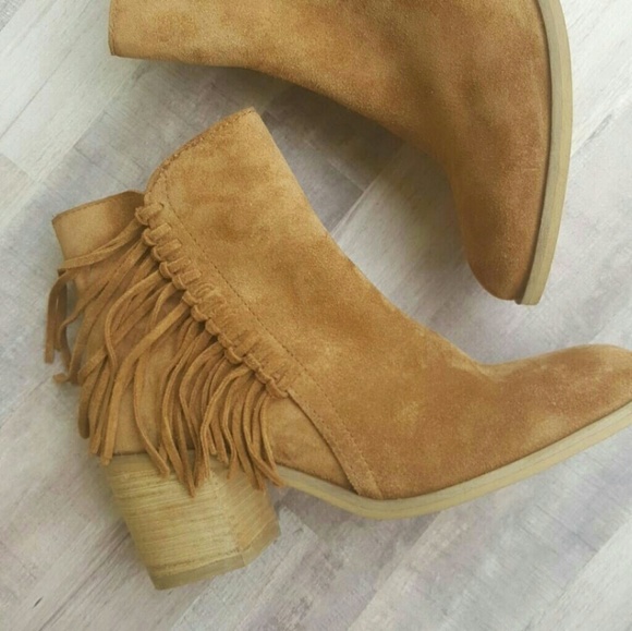 Kenneth Cole Reaction Leather  Fringe Ankle Boots - Picture 2 of 7